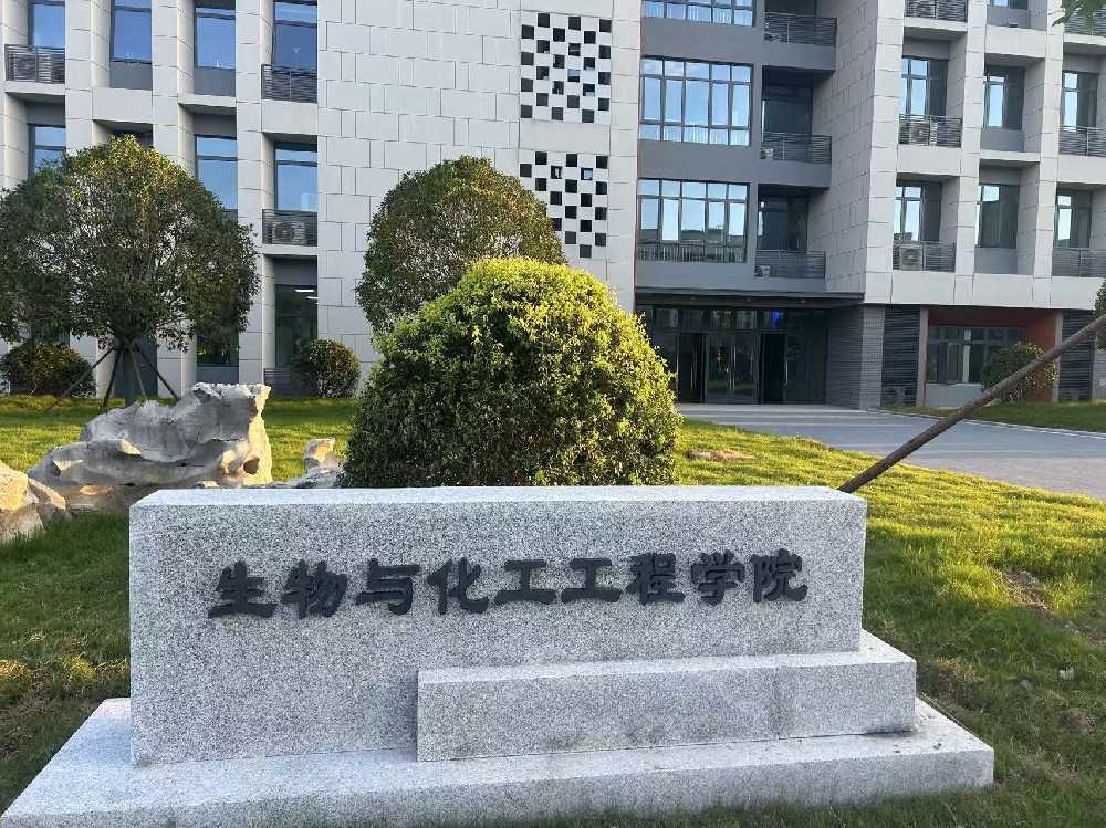 光明区扬州职业大学体育场高杆灯项目
